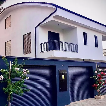 Villa Deluxe